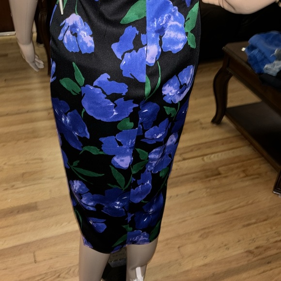 Slit dress - Picture 4 of 6